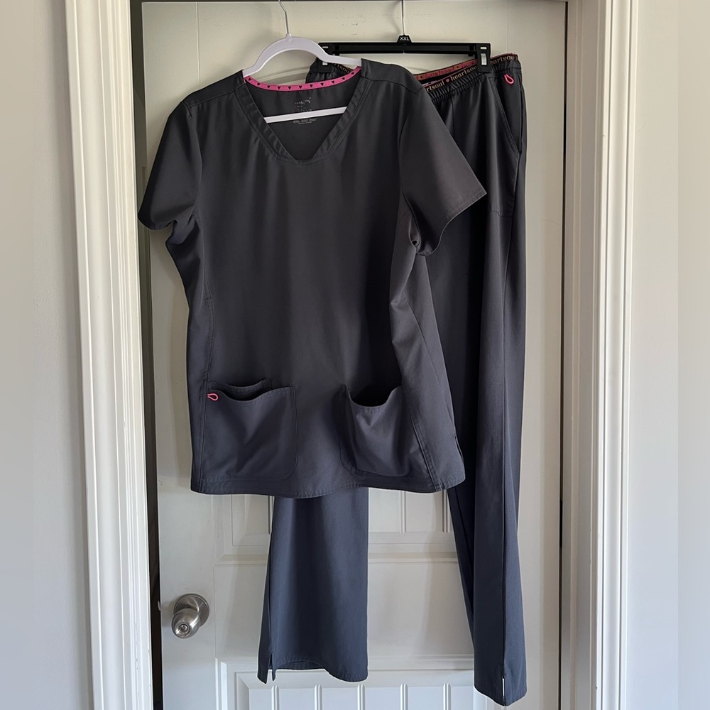 Women’s Scrub Set!